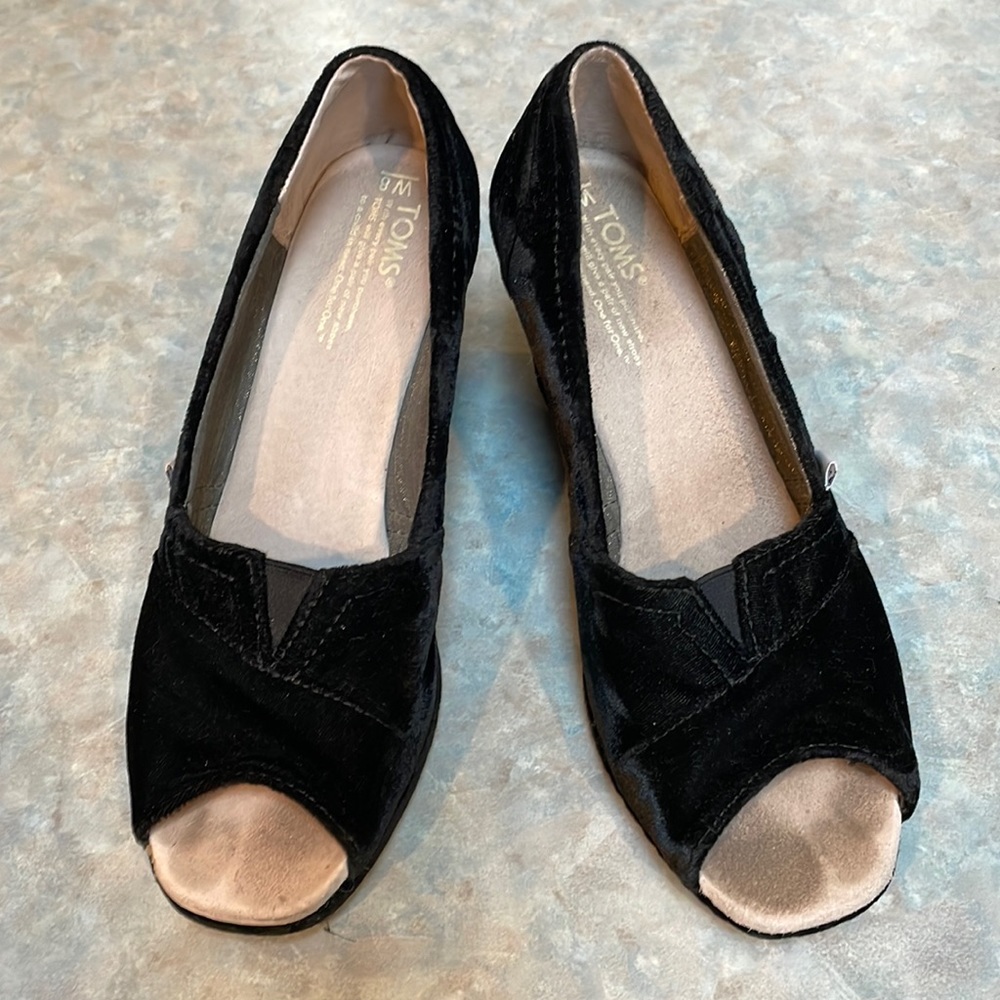 Toms black velvet wedge shoes (sz 8)